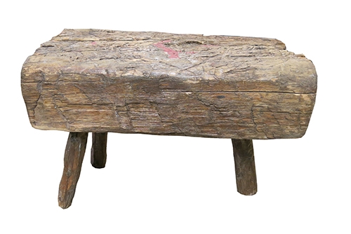 Weathered Rough Cut Low Bench with Three Legs (BK)