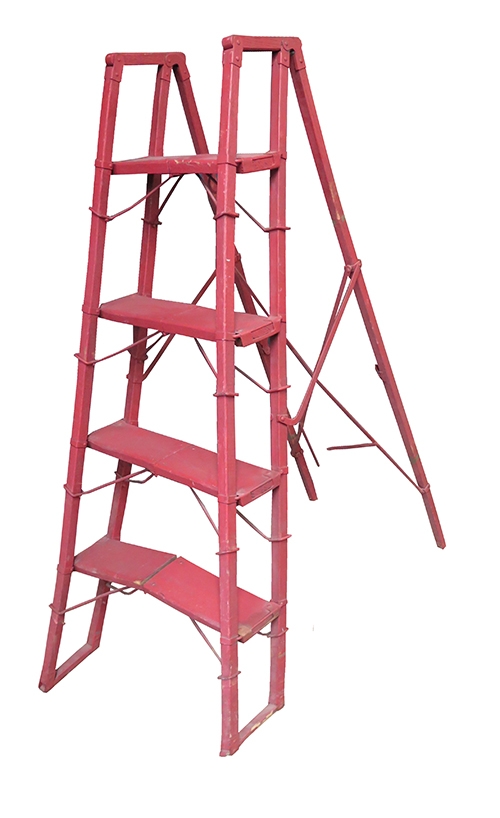 Vintage Collapsible Red Ladder (BK)